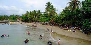 Pantai karang bolong dan arwah penasaran pengantin wanita story runan handoyo. Pantai Karang Bolong Serang Daya Tarik Aktivitas Liburan Lokasi Harga Tiket Pesisir