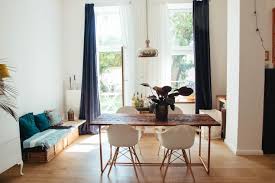 Die Wohnung Befindet Sich Im Erdgeschoss Im Ruhigen Hinterhaus Direkt An Der Panke Die Fenster Zeigen Alle Zum Garten Und Si Haus Interieurs Wohnung Haus Deko