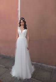 Wenn ihr noch immer auf der suche nach einem traumhaften hochzeitskleid seid, solltet ihr jetzt unbedingt bei h&m, hallhuber und co. Brautkleider Empire Hochzeit De