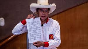 El candidato pedro castillo retorna a su casa luego de recoger follaje en el campo, a finales de mayo.morgana vargas llosa. Pedro Castillo Un Marxiste Leniniste Aux Portes Du Pouvoir Au Perou L Express