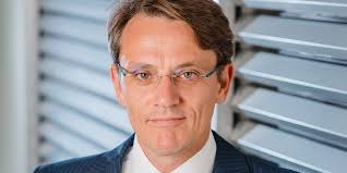 Roles include product specialists, who develop investment products and uncover new investment opportunities, relationship managers. Deutsche Bank Beruft Globalen Leiter Fur Wealth Management Citywire