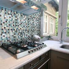 Mosaikfliesen machen aus jedem ihrer einsatzbereiche etwas ganz besonderes. Mosaikfliesen Wabenoptik Glasmosaik Modern Kuche Hamburg Von Mosafil Houzz