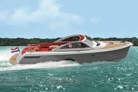 Keizer 42 Le Runabout Revisita C Et Rallonga C Bateau A Moteur Bateau Nautisme