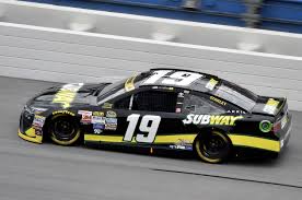 Edwards said saturday that he hasn't been paying much attention to the sport since announcing his abrupt departure in january. Carl Edwards Not Feeling The Pressure In Quest For Nascar Sprint Cup