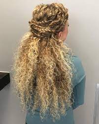 Curly short hair can look sweet, sexy, sleek, messy and always, always chic. 40 Incredibly Cool Curly Hairstyles For Women To Embrace In 2021