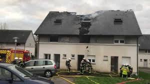Video Un Immeuble De Trois Appartements Detruit Par Les Flammes A Locmine