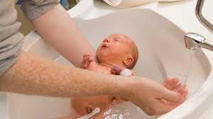 Read on to learn how to prepare for the bath, wash your baby safely, and make them comfortable after you're finished. How Do I Give My Premature Baby A Bath