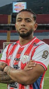 El mediocampista Arnold López 🇻🇪 es anunciado como nuevo jugador de  Estudiantes de Mérida., ¡Bienvenido a Mérida @arnoldlopez24! 🔴⚪, ., ., .,  ., #FutVe #LigaFUTVE