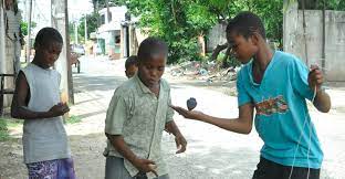 El primero que lo logre gana. Ninos Y Ninas Retoman Juegos Tradicionales Imagenes Dominicanas