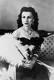 ولدت الأميرة فوزية في السابع من إبريل 1940، في قصر عابدين بالقاهرة أحد قصور الأسرة حيث حمل اسم فوزية داخل الأسرة العلوية ثلاث أميرات، الأولى هي الأميرة فوزية شقيقة. ÙÙˆØ²ÙŠØ© Ø¨Ù†Øª ÙØ¤Ø§Ø¯ Ø§Ù„Ø£ÙˆÙ„ ÙˆÙŠÙƒÙŠØ¨ÙŠØ¯ÙŠØ§