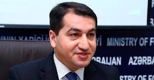 ZERKALO.AZ Хикмет Гаджиев поздравил журналистов с Днем национальной прессы -