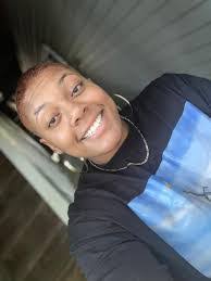 Simone Williams's Instagram, Twitter & Facebook