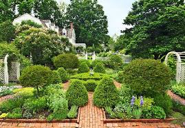 This Garden In Traditional Home Is Simply To Die For Traditional Landscape Garden Planning Garden Design