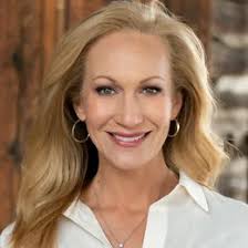 Lori Hess's Instagram, Twitter & Facebook