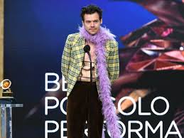 Harry styles has enamoured grammys viewers with his performance and his various feather boas. 1fcwtpim Gok2m