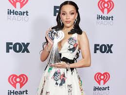 1 952 216 · обсуждают: Doja Cat Wears See Through Gown And Cat Dress Photos
