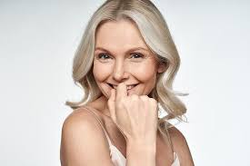 This range, formulated with naturally grey hair in mind, smoothes and moisturises to transform dull, wiry strands into soft, shining grey locks. Grey Hair 30seconds