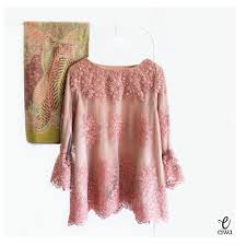 Kebaya dengan tile panjang ini memiliki motif floral yang sangat cantik. Kebaya Indonesia Modern Lace Top Brokat Cornelly Tulle Tile Long Sleeve Baju Bodo Ig Eiwaonline Busana Batik Gaya Hijab Gaun Batik