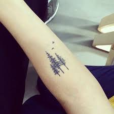 I 39 M Obsessed With Tree Tattoos I39m Obsessed Tattoo Tattoos Tree Treetattoo In 2020 Silhouette Tattoos Kiefer Tattoo Tattoo Einfach