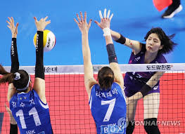 김희진(金姬眞, 1991년 4월 29일 ~ )은 대한민국의 여자 배구 선수로서, 화성 ibk기업은행 알토스 소속이다. ì´ìž¬ì˜ ê°•ìŠ¤íŒŒì´í¬ ì—°í•©ë‰´ìŠ¤