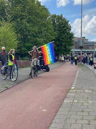 Journalist cnaan liphshiz, bekend in joods nederland, vertrekt na tien jaar uit ons land. Duizenden Mensen Demonstreren Om Solidariteit Aan Palestina Te Uiten Vrije Tijd Amsterdam