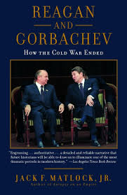 Amazon.com: Reagan and Gorbachev: How the Cold War Ended: 9780812974898:  Matlock, Jack: ספרים