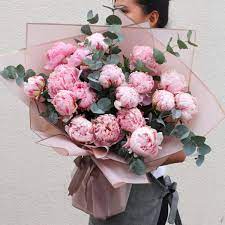 Peony Flower Bouquet Peonies Dubai Darcey Flowers Flowers Online Dubai Valentine Flower Arrangements Valentines Flowers Creative Flower Arrangements