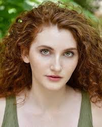 Emily Lennox's Instagram, Twitter & Facebook