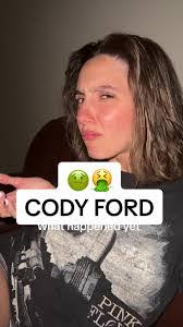 Alina Ford's Instagram, Twitter & Facebook