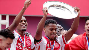 Jul 07, 2021 · eredivisie xi giakoumakis receives first willy van der kuijlen trophy 7 july 2021. Ajax Melt Eredivisie Trophy To Create Stars For Supporters Kick Daddy