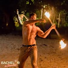 Unser newsticker zum thema krypto enthält aktuelle nachrichten von heute donnerstag, dem 17. Apollo Shirtless Oiled Bachelor In Paradise Australia Facebook