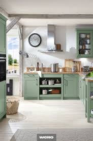 Schicke Landhauskuche In Salbeigrun Kuche Kuchendesign Landhauskuche Landhaus Landhausstil Salbeigrun Grun Haus Kuchen Landhauskuche Salbeigrune Kuche