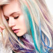 Je continue de me raconter des histoires en appliquant du vernis de couleur pastel sur mes ongles. Coloration Licorne La Tendance Qui Fait Fureur Chez Les Jeunes