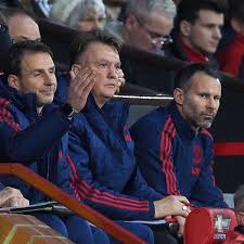 Thousands of manchester united fans have descended to old trafford to protest against the glazers with supporters storming onto the pitch.and fuming r. Van Gaal Bei Manunited Auf Der Kippe Kommt Mourinho Fussball