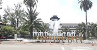 Cewek berhijab cantik selfie di tempat wisata. Tempat Wisata Di Bandung Kekinian Instagramable Dan Lengkap Dunia Asa Wisata Dan Kuliner