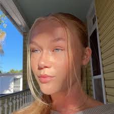 Lillie Marsh's Instagram, Twitter & Facebook