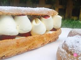 Eclair Geant Framboises Et Chantilly Framboise Pains A Hot Dog Recettes De Cuisine