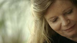 Aisteoirí Gaelacha i lár stáitse ar Amharclann na Mainistreach