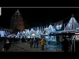 The main highlight is a christmas pyramid light display. Linz Christmas Markets 2019 Youtube