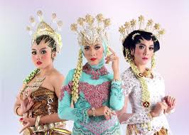 Oleh karena itu kami hadir dengan menawarkan jasa rias pengantin. Rekomendasi Model Kebaya Pengantin Modern Tahun 2019