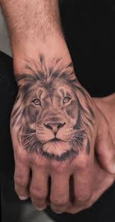 Tattoo Hand Men Lion Tattoo Occultarcana Wiccac Tatuagens De Leao Tattoo Na Mao Masculino Pequenas Tatuagens Na Mao