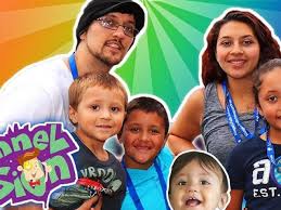 Shawn funnel vision height 7 feet 6 inches (approx) & weight 190 lbs (86.1 kg) (approx.). Funnel Vision Who Are The Members Info Trivia And Facts Networth Height Salary