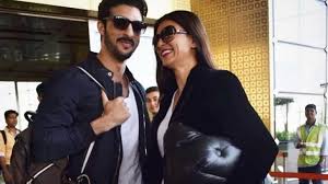 She has shared a few photos on instagram with boyfriend rohman shaul, both of them are seen doing yoga. Sushmita Sen And Boyfriend Rohman Shawl Nail A Pda Packed Handstand Lifestyle News