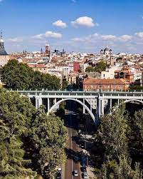 Segovia viaduct is a road bridge, deck arch bridge and reinforced concrete bridge that was completed in 1942. Viaducto De Puente De Segovia Barrio De Latina Madrid Puentes Villa Latinas