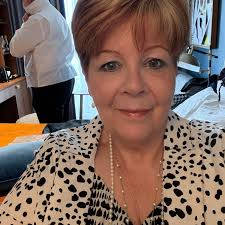 Thanks for the add , I don't know anything about sewing machines apart from  my wife wants a full size one,if anyone has one near to  Whitby/Middlesbrough area .TIA