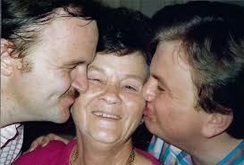 hello all is there anyone available to take a pic of a grave at lodge hill  for me i have all the relevant information but would prefer it to make this  public