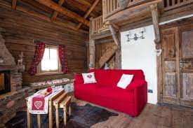 Realizzazione Su Misura Divani Per Case Di Montagna Homify Idee Per Decorare La Casa Baite Arredamento Baita Di Montagna