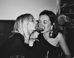 Black And White Best Friends In Movies Pin By L A On Mood Cute Friend Pictures Black And White Baby Friend Photos