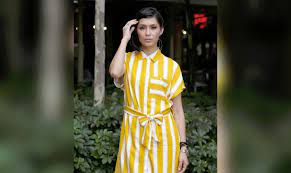 Nana married mohamed raqeem brian abdullah, a manager of hitz.fm radio station, on 6 june 2009, in her hometown in muar, johor.4. Nana Jual Suara