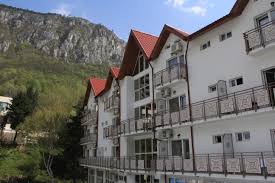 Za putnike koji žele uživati u znamenitostima i zvukovima grada baile tusnad, pensiunea panorama elcomex je savršen izbor. Hotel Sara S Sons Romania Nicotravel Ro
